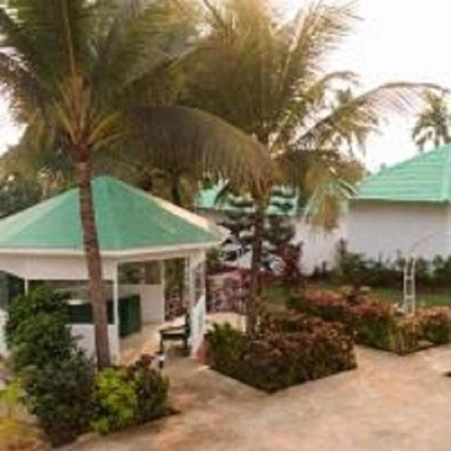 Tropical Valley Resort Morjim Exterior foto