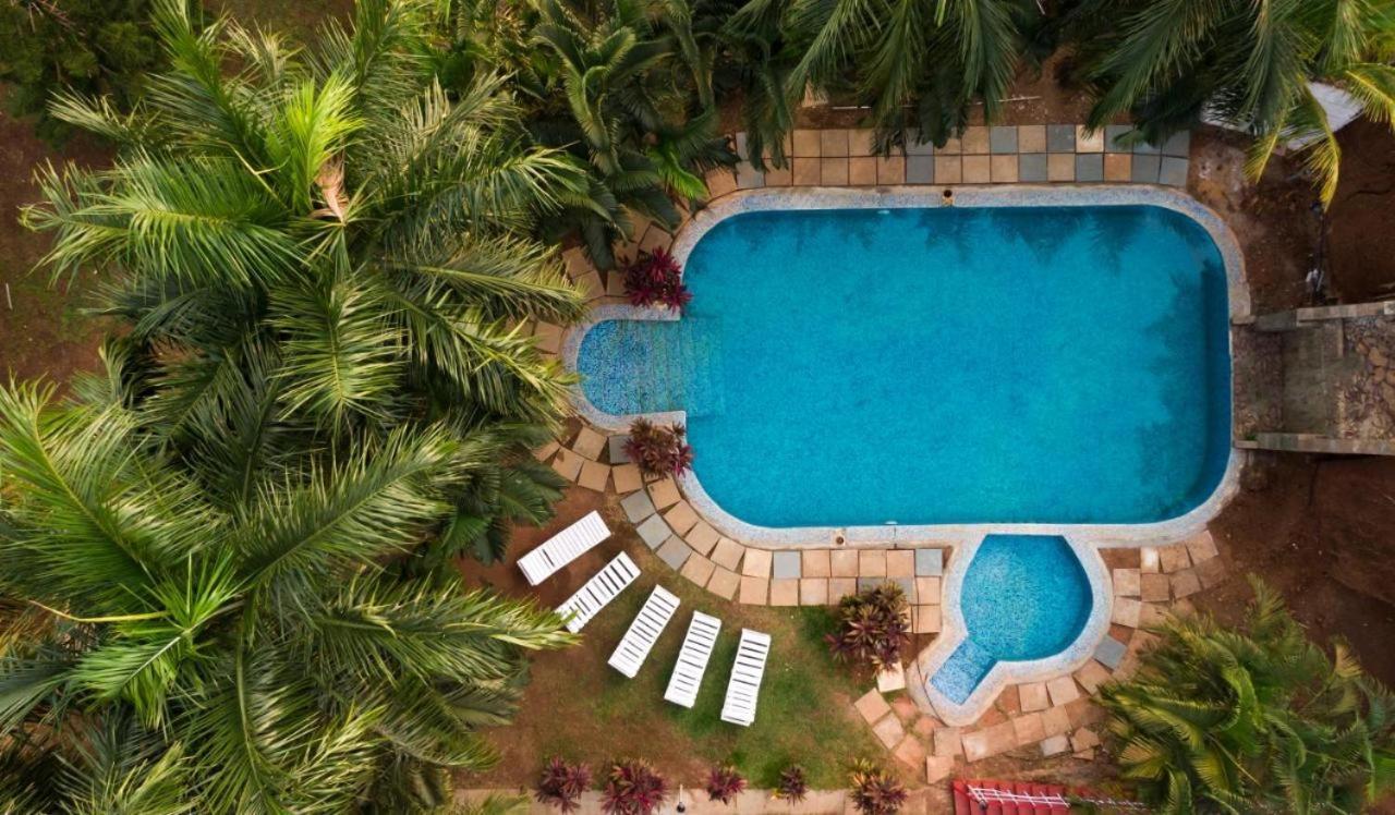 Tropical Valley Resort Morjim Exterior foto